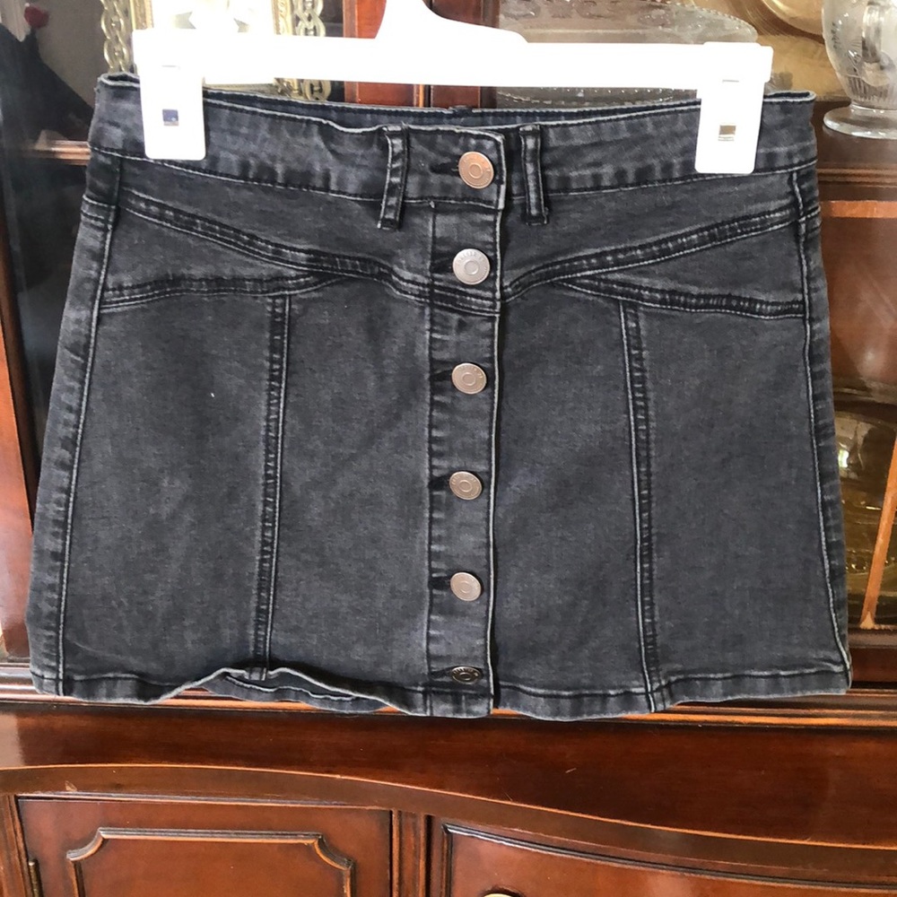 ✨3/$10✨ Black denim button up skirt